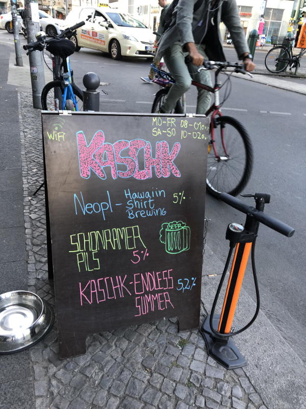 Bike pump at Kaschk bar, Berlin DE