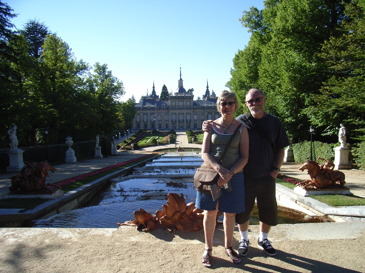 Bruce & Thea in the Jardines del Palacio del la Granja. ES